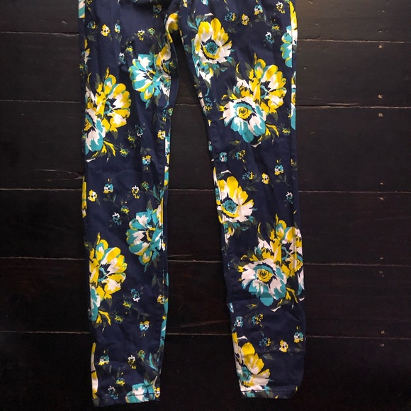 Floral Old Navy Rockstar Jeans - Picture 2 of 5